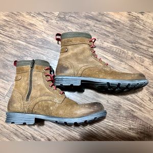 Clarks boots size 9.5